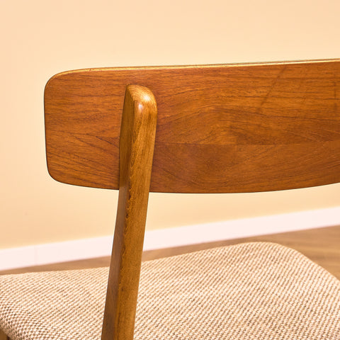 Danskt set med 6 matstolar i teak och bok från Farstrup