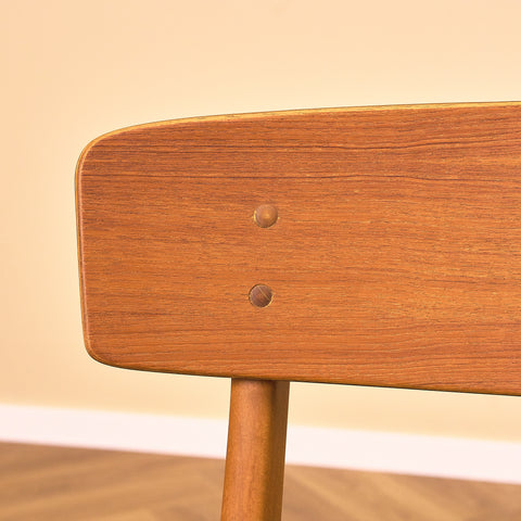 Danskt set med 6 matstolar i teak och bok från Farstrup