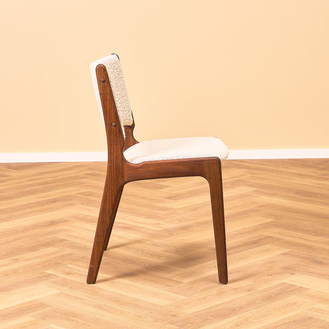 Danska matstolar i valnöt av Erik Buch för Anderstrup Møbelfabrik, modell 89