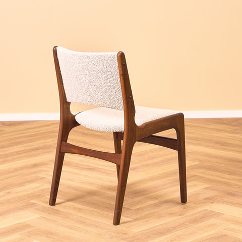 Danska matstolar i valnöt av Erik Buch för Anderstrup Møbelfabrik, modell 89