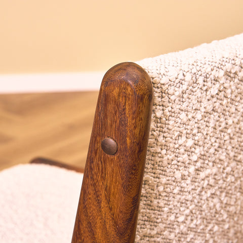 Danska matstolar i valnöt av Erik Buch för Anderstrup Møbelfabrik, modell 89