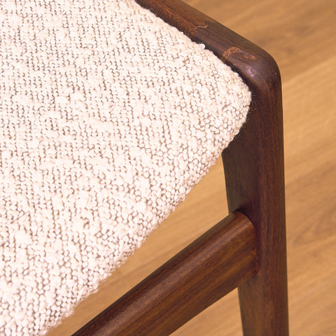 Danska matstolar i valnöt av Erik Buch för Anderstrup Møbelfabrik, modell 89