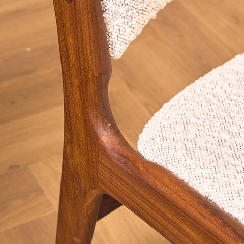 Danska matstolar i valnöt av Erik Buch för Anderstrup Møbelfabrik, modell 89