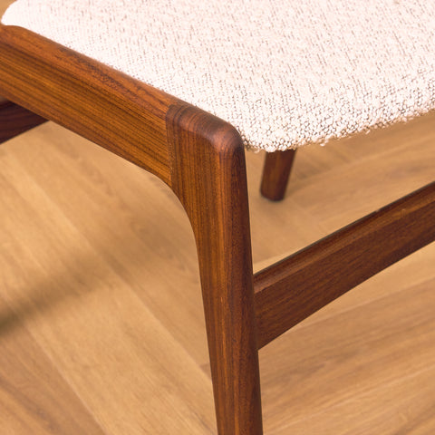 Danska matstolar i valnöt av Erik Buch för Anderstrup Møbelfabrik, modell 89