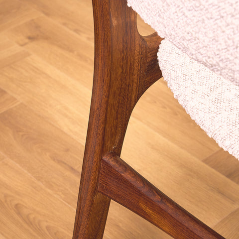 Danska matstolar i valnöt av Erik Buch för Anderstrup Møbelfabrik, modell 89