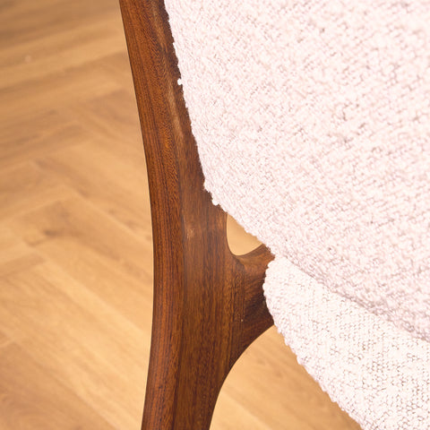 Danska matstolar i valnöt av Erik Buch för Anderstrup Møbelfabrik, modell 89