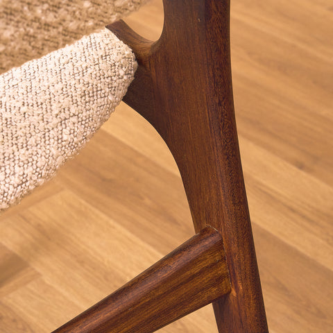 Danska matstolar i valnöt av Erik Buch för Anderstrup Møbelfabrik, modell 89