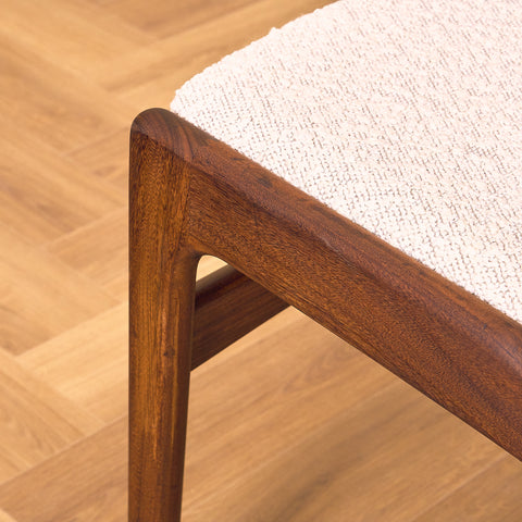 Danska matstolar i valnöt av Erik Buch för Anderstrup Møbelfabrik, modell 89