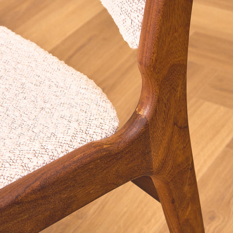 Danska matstolar i valnöt av Erik Buch för Anderstrup Møbelfabrik, modell 89