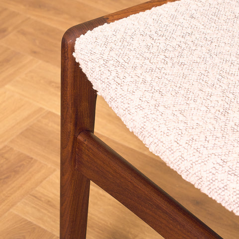 Danska matstolar i valnöt av Erik Buch för Anderstrup Møbelfabrik, modell 89