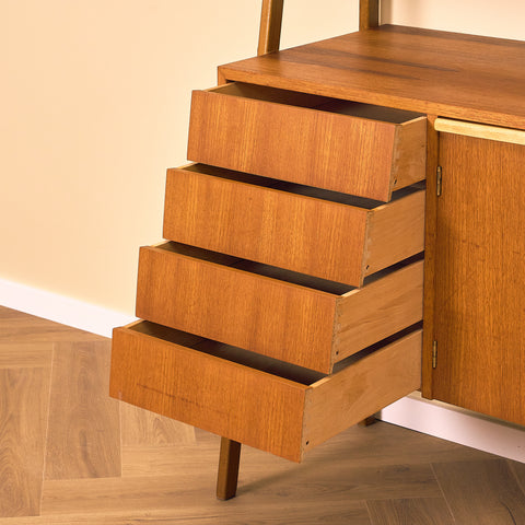 Svensk bokhylla i teak och bokträ