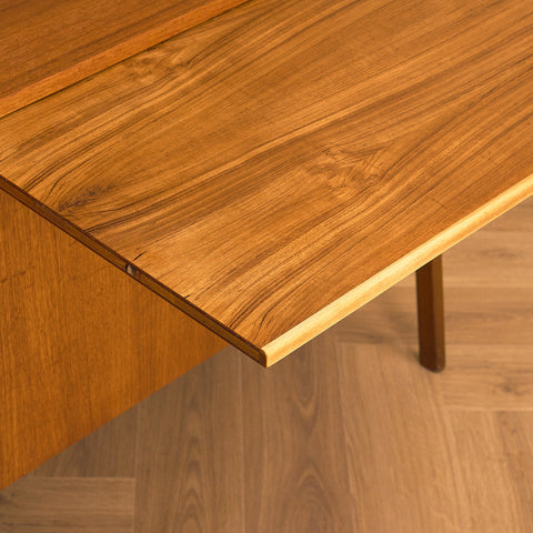 Svensk bokhylla i teak och bokträ