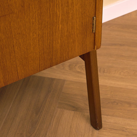 Svensk bokhylla i teak och bokträ