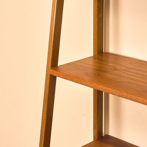 Svensk bokhylla i teak och bokträ