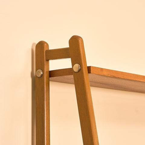 Svensk bokhylla i teak och bokträ