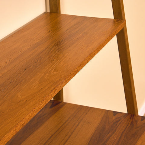 Svensk bokhylla i teak och bokträ