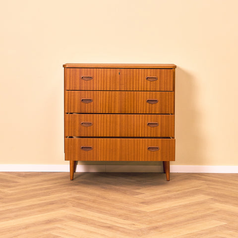 Svensk byrå i mahogny