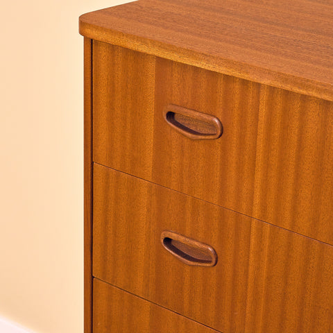 Svensk byrå i mahogny