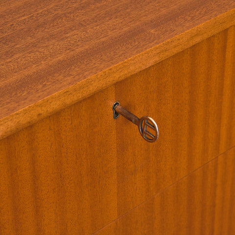 Svensk byrå i mahogny