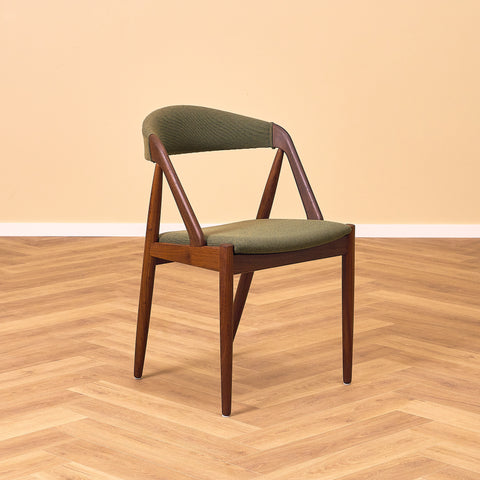 Danish dining chairs in walnut, model 31 by Kai Kristiansen