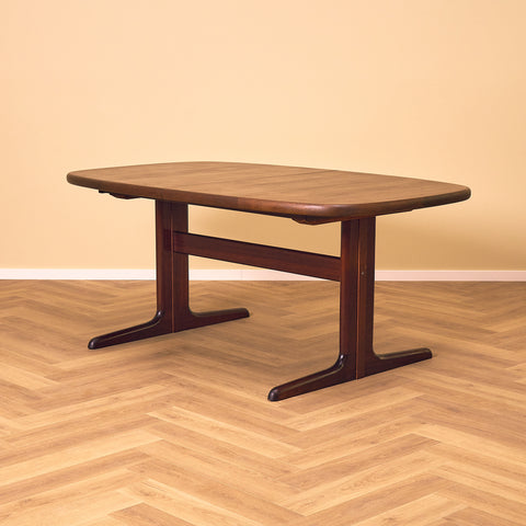 Danish oval dining table in mahogany by Skovby Møbelfabrik