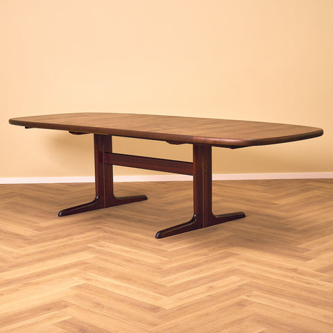 Danish oval dining table in mahogany by Skovby Møbelfabrik