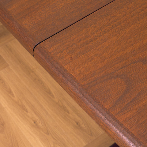 Danish oval dining table in mahogany by Skovby Møbelfabrik