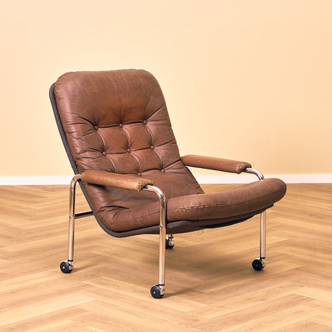 Fåtölj i läder och krom från mitten av århundradet