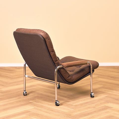 Fåtölj i läder och krom från mitten av århundradet