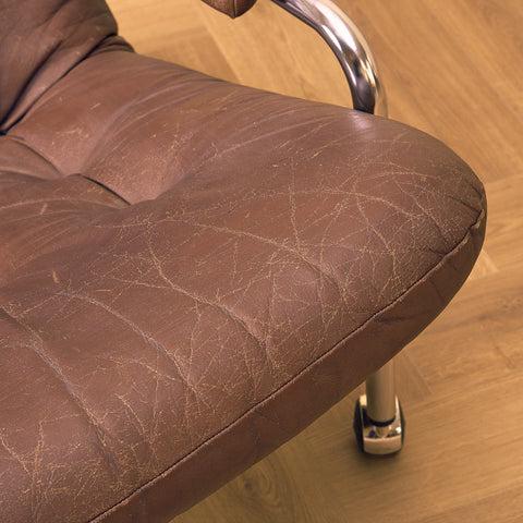 Fåtölj i läder och krom från mitten av århundradet