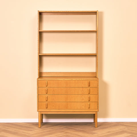 Svensk bokhylla i ek av Bertil Fridhagen för Bodafors