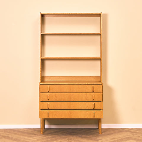 Svensk bokhylla i ek av Bertil Fridhagen för Bodafors