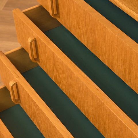 Svensk bokhylla i ek av Bertil Fridhagen för Bodafors