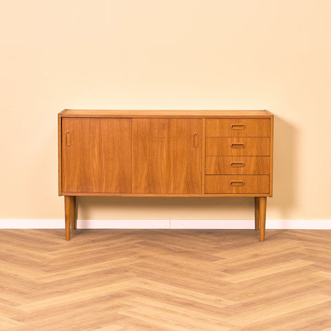 Svenskt skåp i teak