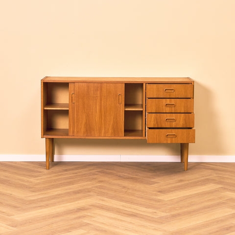 Svenskt skåp i teak