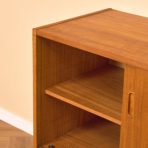 Svenskt skåp i teak