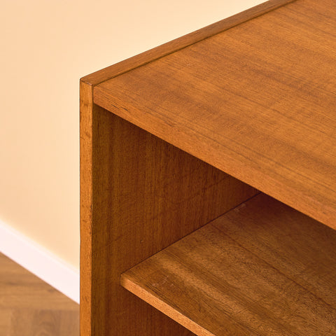 Svenskt skåp i teak