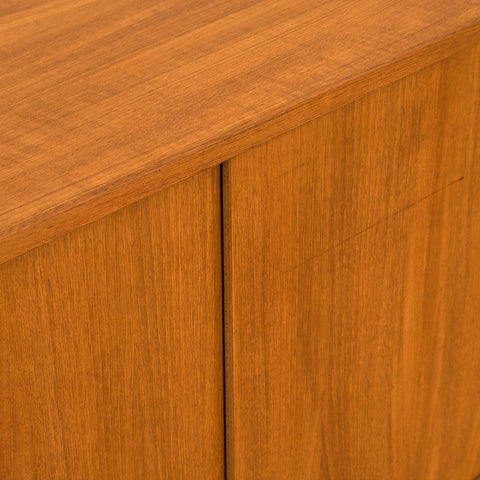 Svenskt skåp i teak