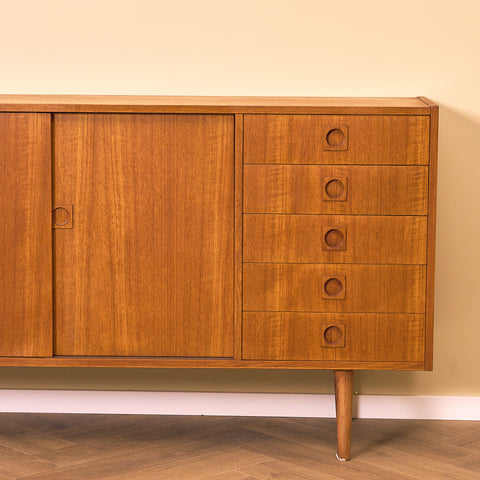 Danskt skåp i teak från Ottawa furniture