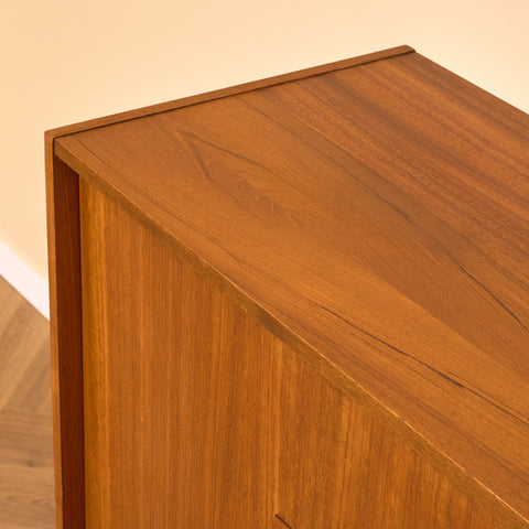 Danskt skåp i teak från Ottawa furniture