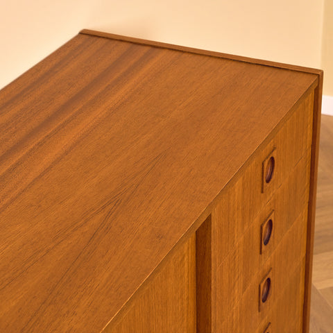 Danskt skåp i teak från Ottawa furniture