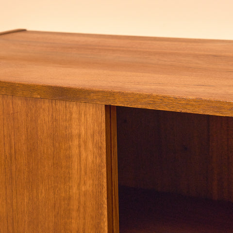 Danskt skåp i teak från Ottawa furniture