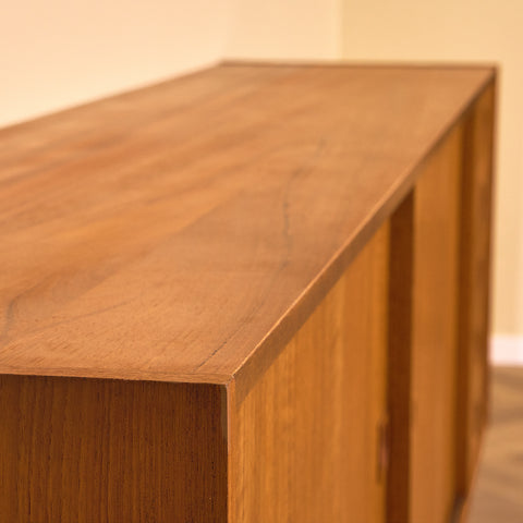 Danskt skåp i teak från Ottawa furniture