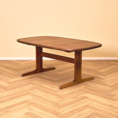 Danskt ovalt matbord i mahogny från Skovby Møbelfabrik