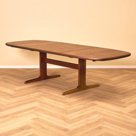 Danskt ovalt matbord i mahogny från Skovby Møbelfabrik
