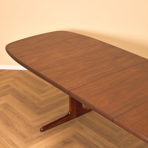 Danskt ovalt matbord i mahogny från Skovby Møbelfabrik