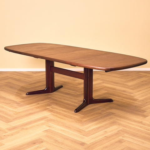 Danskt ovalt matbord i mahogny från Skovby Møbelfabrik