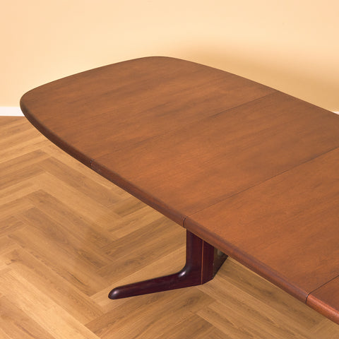 Danskt ovalt matbord i mahogny från Skovby Møbelfabrik
