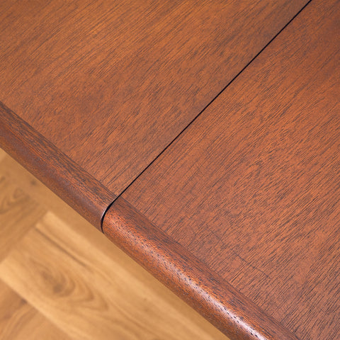 Danskt ovalt matbord i mahogny från Skovby Møbelfabrik