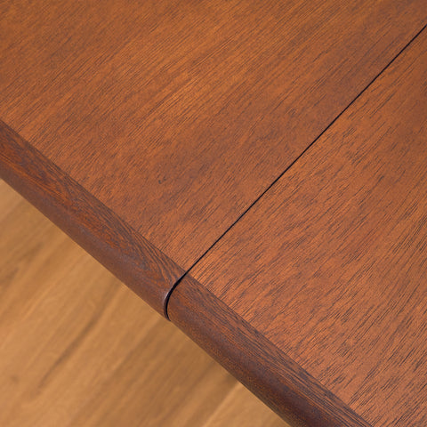 Danskt ovalt matbord i mahogny från Skovby Møbelfabrik